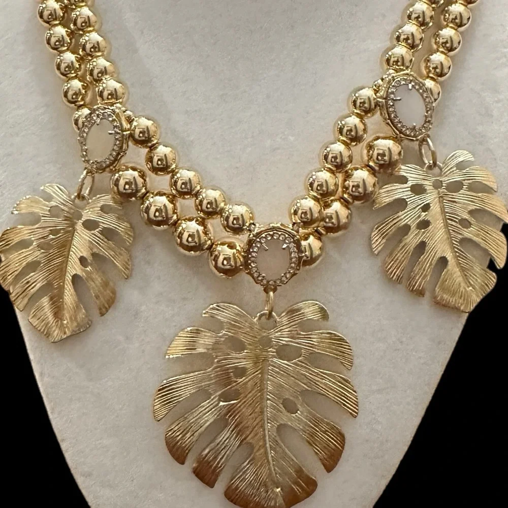 RARE‎ LILLY PULITZER BANANA LEAF NECKLACE NWT